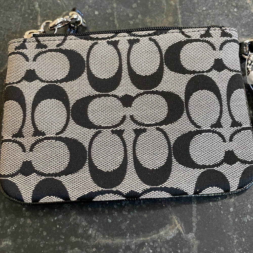 NWT Coach wristlet - Picture 3 of 4
